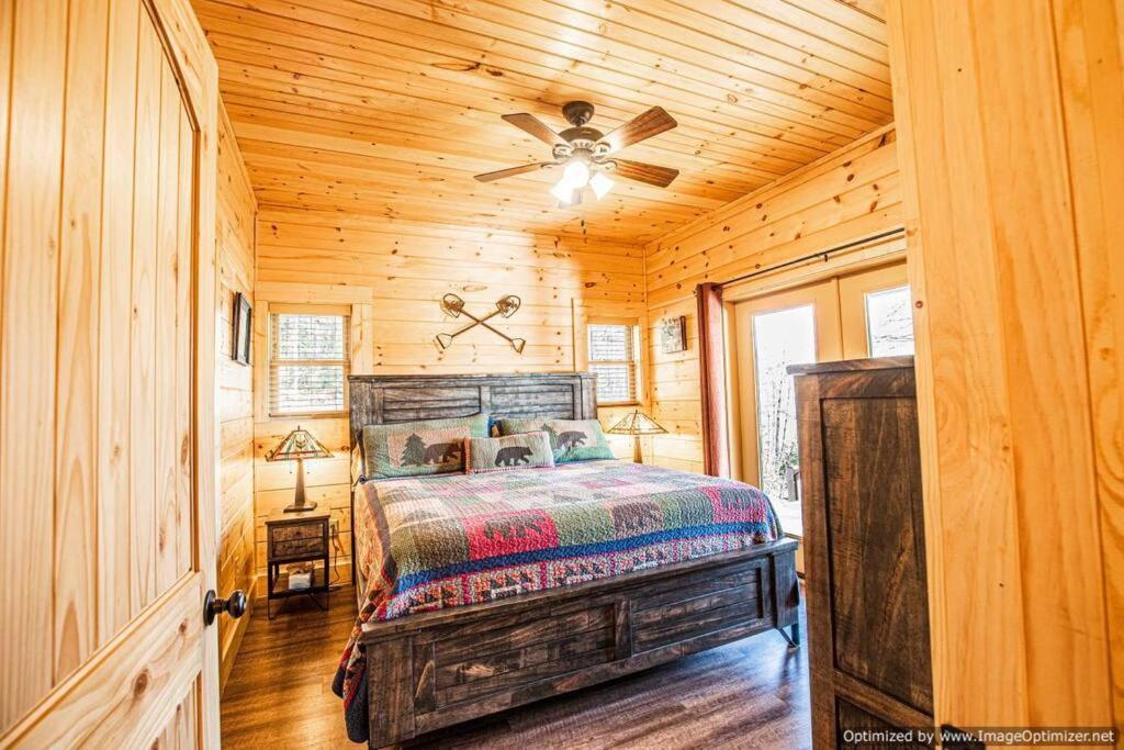 Art's Bungalow-wooded Seclusion 1 Mi To Deep Creek And Bryson Holiday home Bryson City