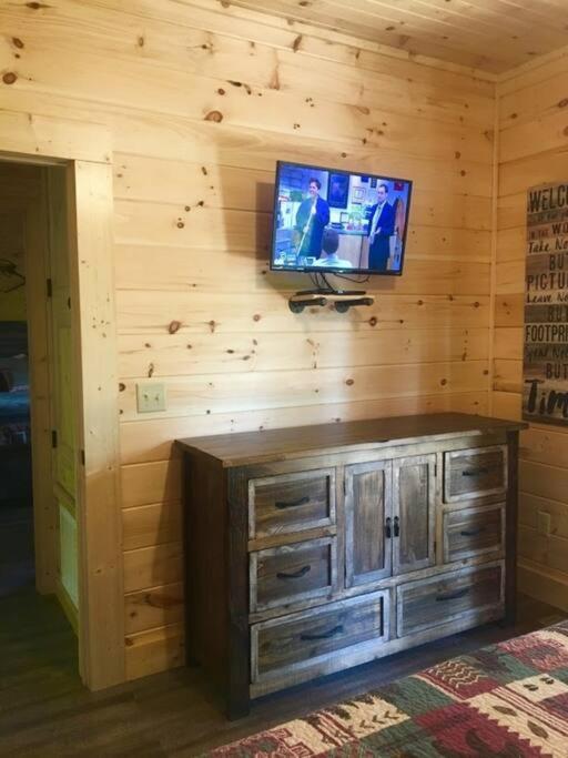 Art's Bungalow-wooded Seclusion 1 Mi To Deep Creek And Bryson Holiday home *